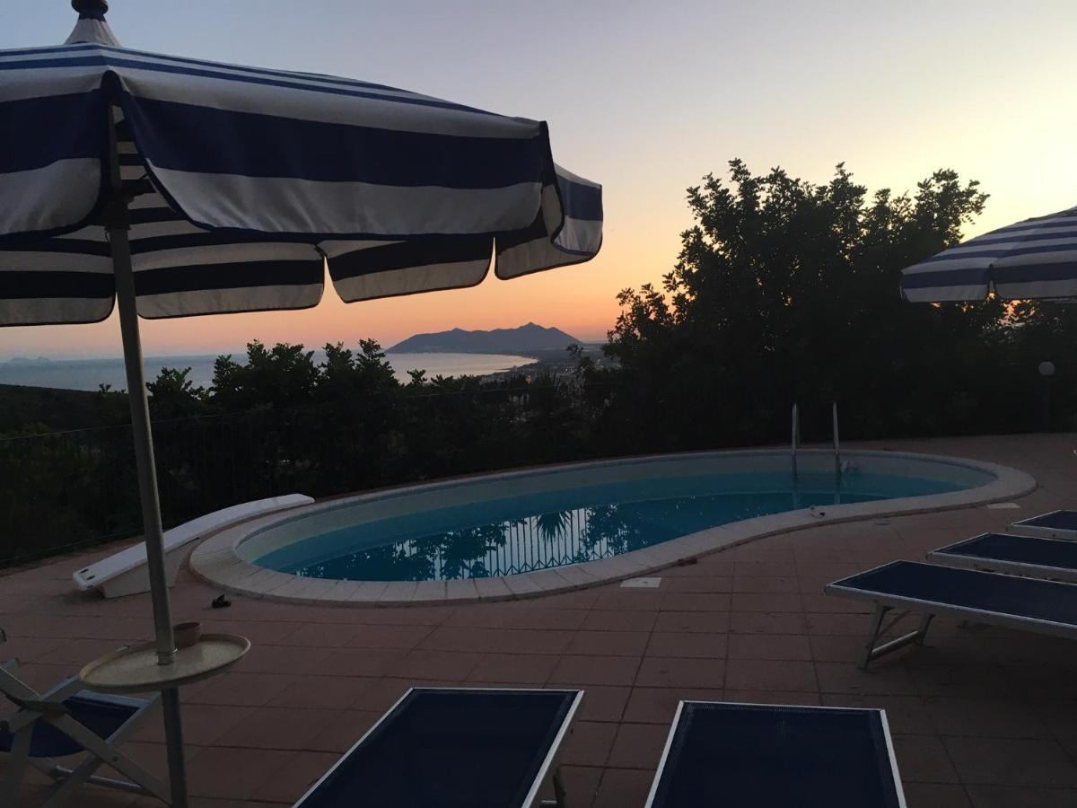 Villa "Ai Galli" Терачина Екстериор снимка